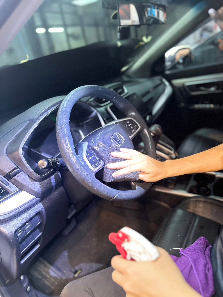 台南佑鑫汽車美容推薦，專業技術讓老車重獲新生！拋光美容內裝清