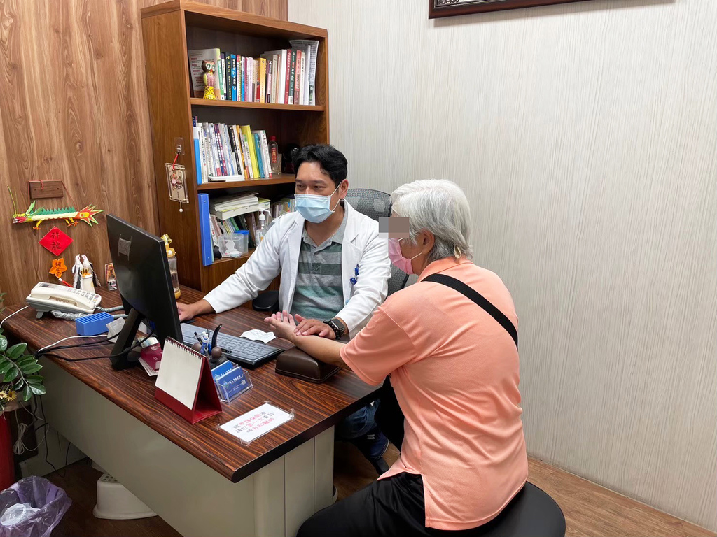 台南中醫針灸推薦：寳文中醫診所，阿嬤的退化性關節炎好很多！日