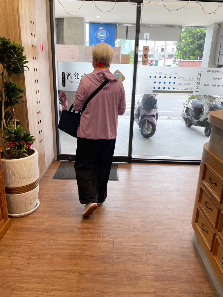 台南中醫針灸推薦：寳文中醫診所，阿嬤的退化性關節炎好很多！日
