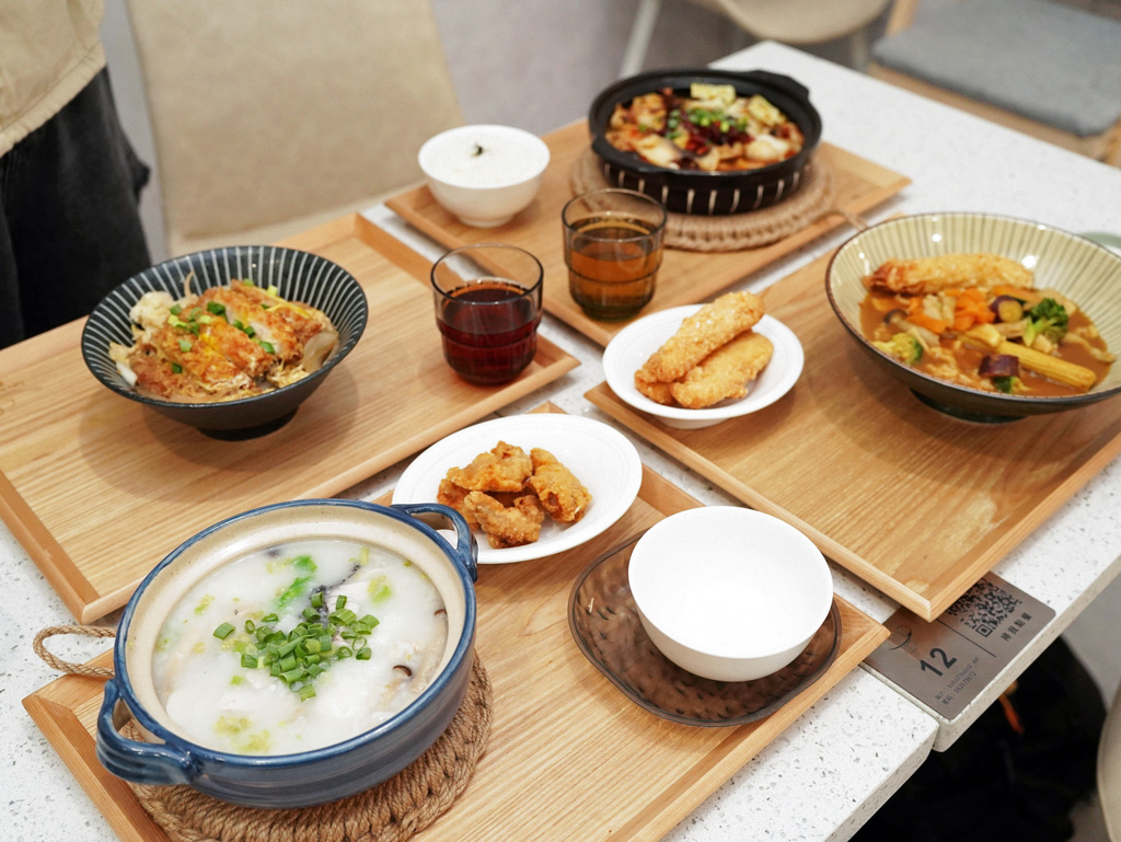 台南美食│寶煲餐飲食記分享│炸蝦咖哩、麻辣水煮魚、鱸魚粥都好