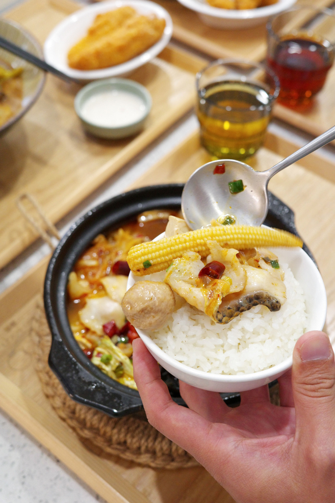 台南美食│寶煲餐飲食記分享│炸蝦咖哩、麻辣水煮魚、鱸魚粥都好