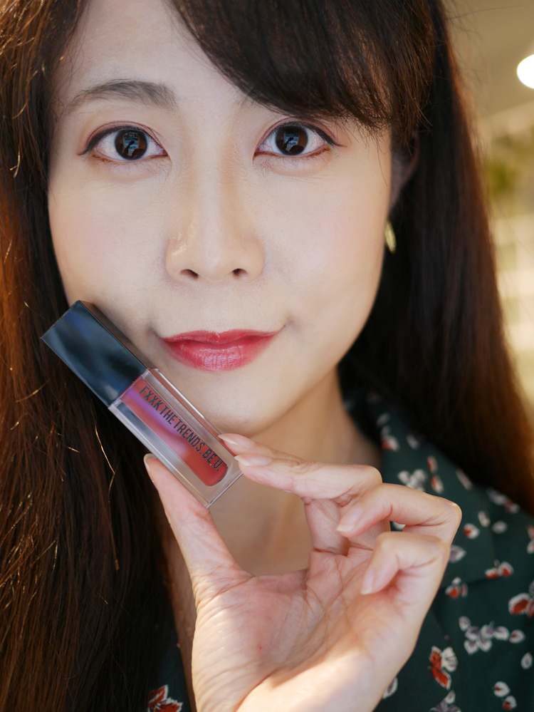 平價唇蜜推薦♥人氣潮模李函《HAN LEE by Kiwi》彩妝品牌LI BEAUTY ESSENTIALS ♥新品MY OH MY癮誘水波光唇蜜 試色分享！