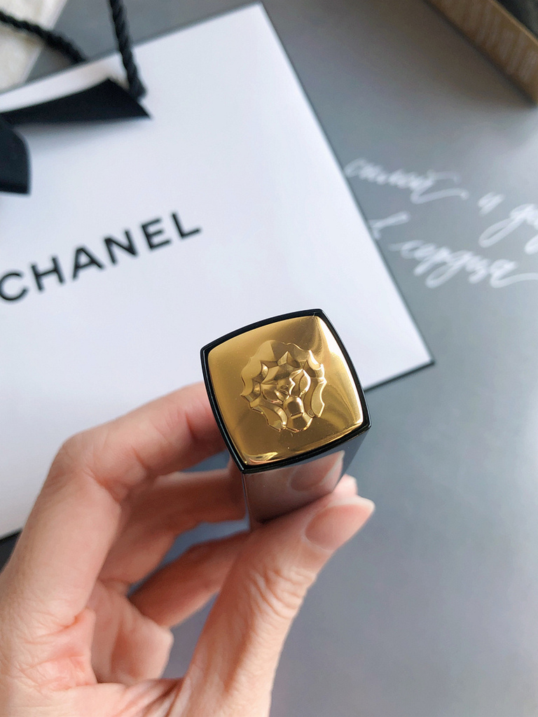 香奈兒唇膏-獅子唇膏試色！CHANEL香奈兒超炫耀獅子絲絨唇膏◆焦糖奶茶色#227◆美妝控必收~~~