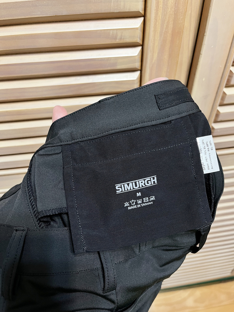 职场穿搭推荐 ▎SIMURGH◆Sù-Si 舒仕装－折袖款衬衫/正装西装长裤◆舒适弹性的机能布料，着正装也能跑跳运动！