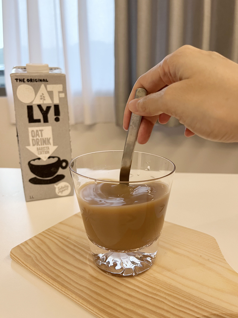 燕麥奶品牌推薦！OATLY／OATSIDE／MOMA／小人物燕麥奶，多款燕麥奶評比分享