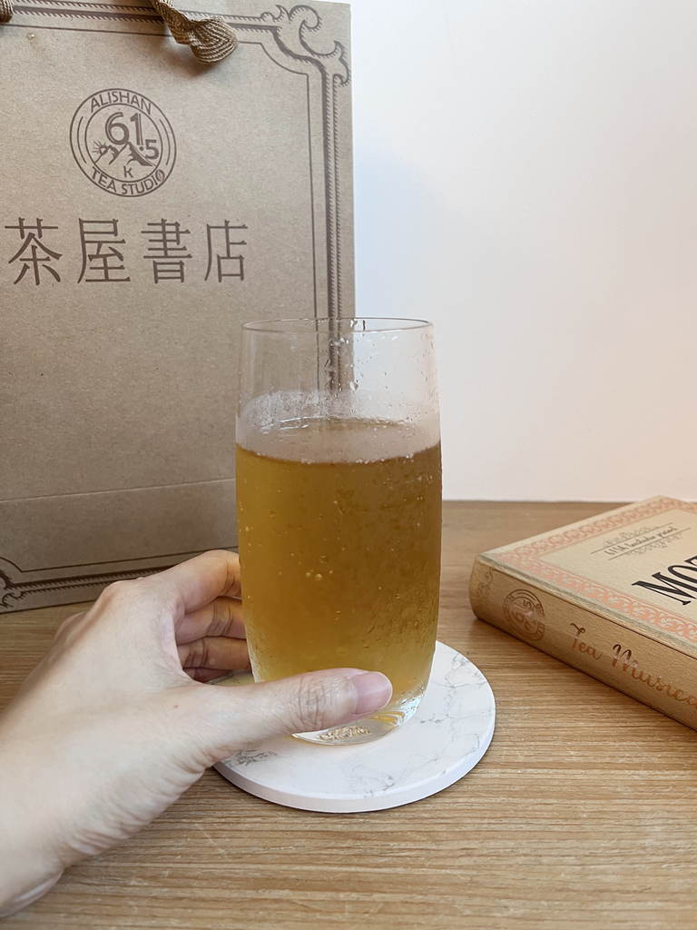 茶葉禮盒推薦◆茶屋書店-古典樂譜風阿里山原片茶包禮盒◆會回甘的阿里山頂級好茶+精美可收藏的包裝，年節送禮的最佳選擇！