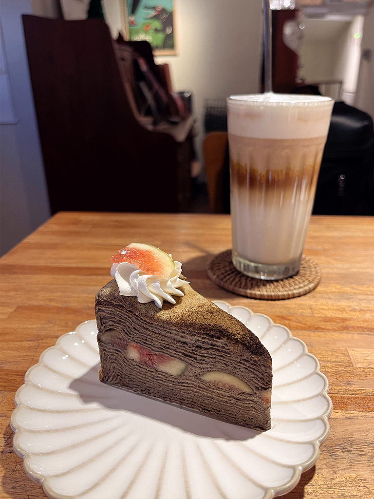 中正紀念堂咖啡廳推薦【生活在他方】適合讀書的安靜咖啡廳，千層蛋糕超好吃！