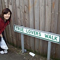 學姊家附近有一條小路叫"True lover's walk",要跟真愛才可以走喔!