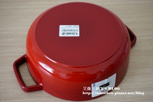 Staub26cm櫻桃紅_11.JPG