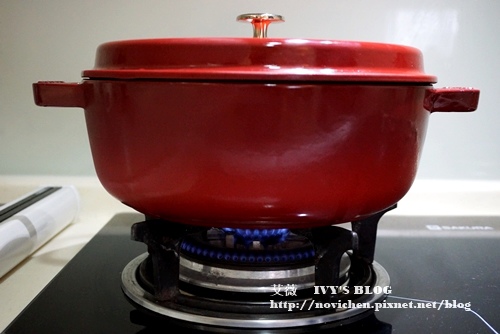 Staub26cm櫻桃紅_15.JPG