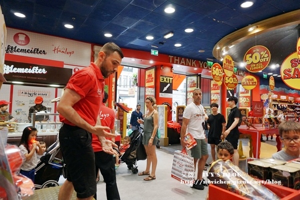 HAMLEYS_3.JPG