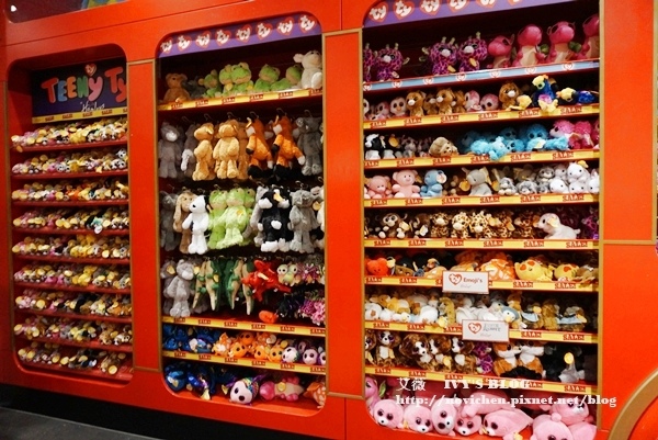 HAMLEYS_6.JPG