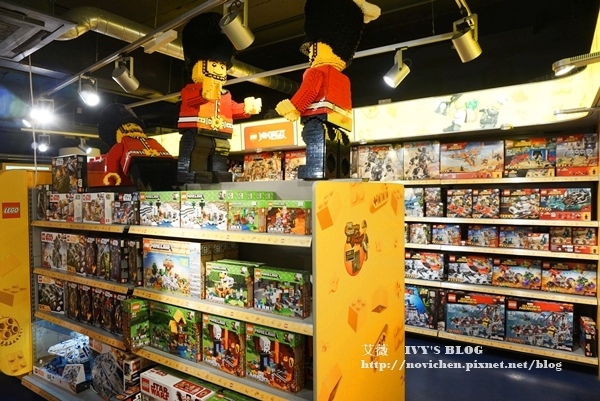 HAMLEYS_8.JPG