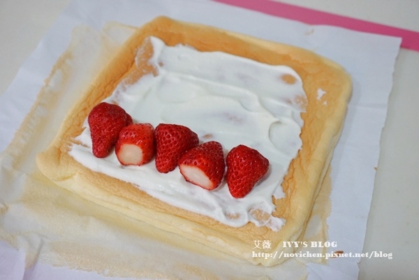 草莓瑞士捲_13.JPG 草莓瑞士捲_13.JPG
