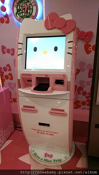 09hello kitty 自助checkin counter.jpg