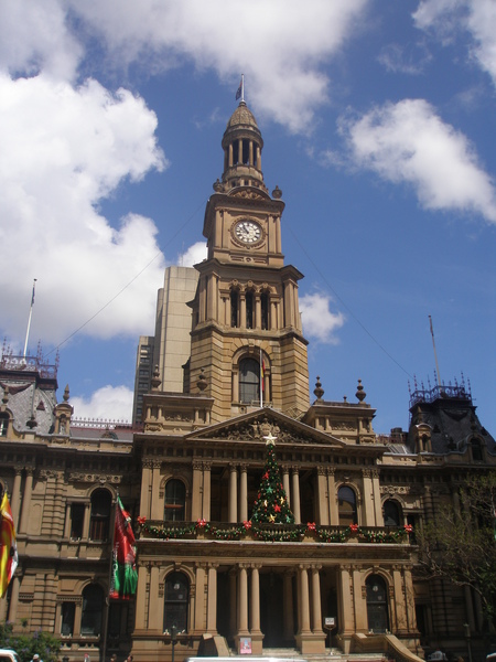 Town Hall上也有聖誕樹