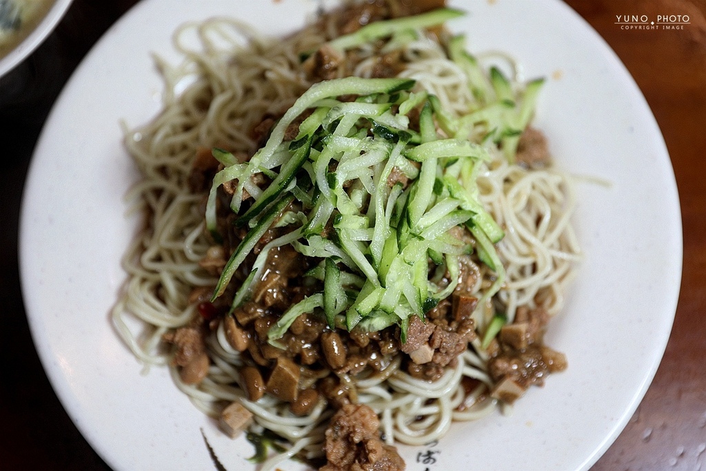 廖家涼麵專賣店，信義安和站美食，獨特麻醬與麵條好吃，一定要加辣油更厲害