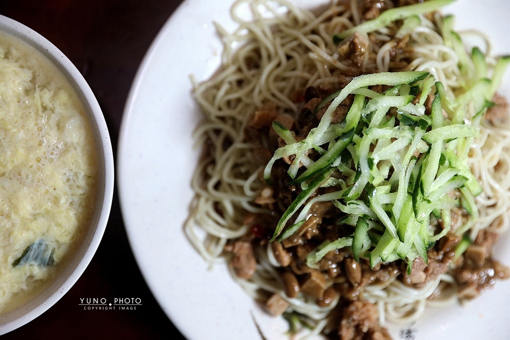 廖家涼麵專賣店，信義安和站美食，獨特麻醬與麵條好吃，一定要加辣油更厲害