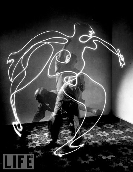 picasso-light-drawing-1.jpg