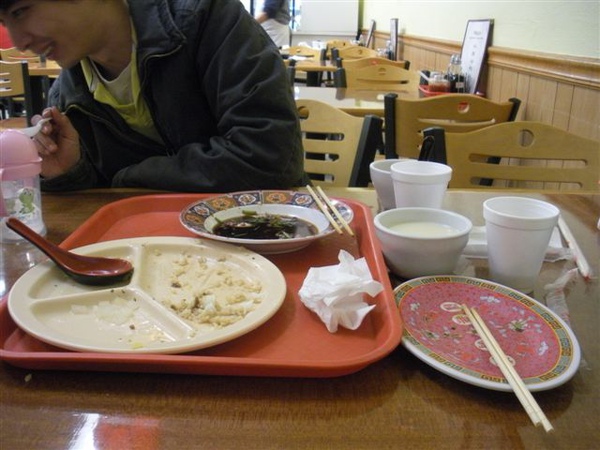 今天去中國城的小美吃排骨飯