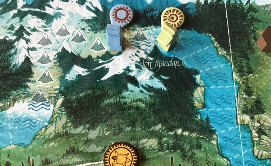 (https://boardgamegeek.com/boardgame/140620/lewis-clark)
