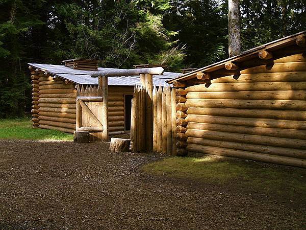 (https://en.wikipedia.org/wiki/Fort_Clatsop)