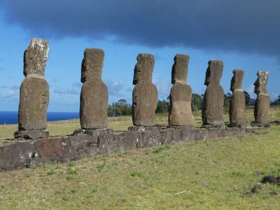 (https://www.tripadvisor.com.tw/LocationPhotoDirectLink-g316040-d3691381-i299211472-Ahu_Akivi-Easter_Island.html)