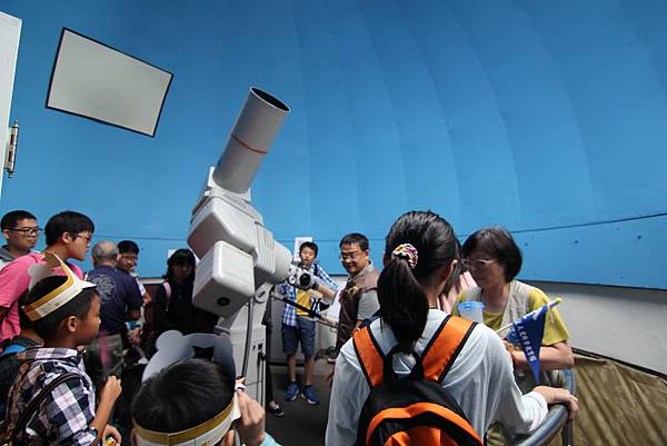 4月23日參訪天文館觀測太陽黑子.JPG