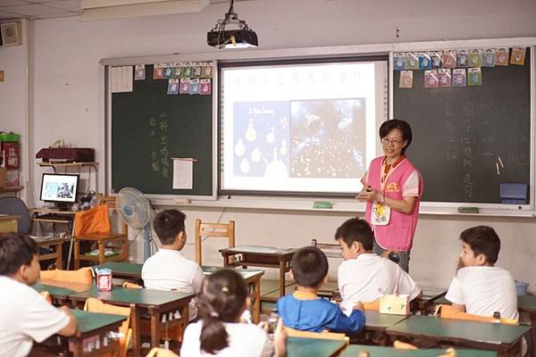 107.04月照片-13.北回歸線太陽館志工隊04.jpg