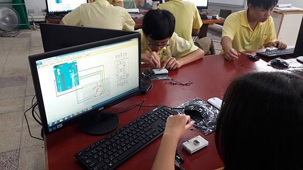 107.06月照片-28.科學小飛俠(佛光大學資訊應用學系)13.jpg