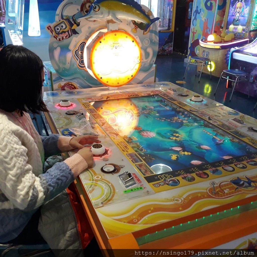 今晚我想來點 湯姆熊歡樂世界中興店的尬電 布魯斯帶著小鐵與紹祖一起狂奔 痞客邦