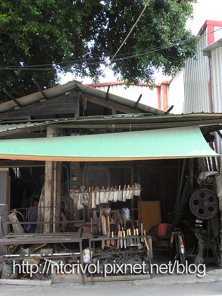 玉渠宮前的打鐵店