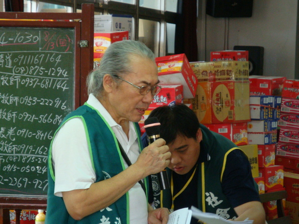 黃牧師行前說明，特別叮嚀「我們是來服務人的，不是被服務的」