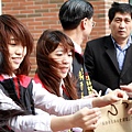 990126愛心典禮接待處2.JPG