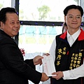 990126愛心典禮現場35--大昌證券莊輝耀董事長捐贈愛心10萬元.JPG