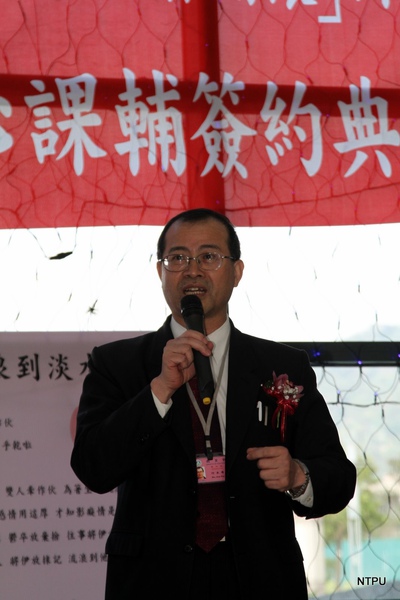 990126愛心典禮現場67--教育部高教司何卓飛司長致詞2.JPG