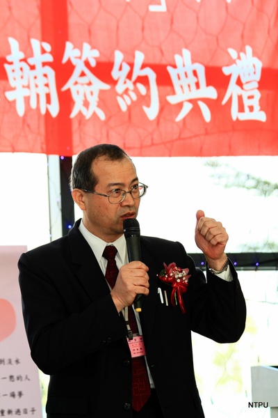 990126愛心典禮現場70--教育部高教司何卓飛司長致詞5.JPG
