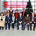 990126愛心典禮現場86--長官大合照.JPG