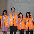朱老師與義務服務且全勤同學合影1.JPG