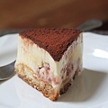 STRAWBERRY TIRAMISU