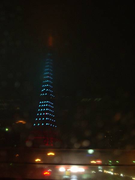 雨中的東京鐵塔