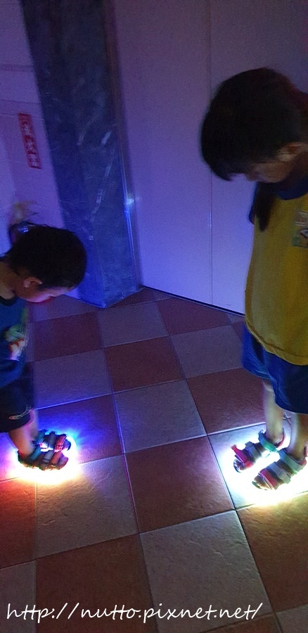 84M_09.jpg 84M_09.jpg