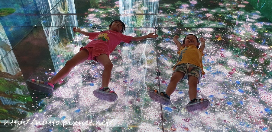 84M_10.jpg 84M_10.jpg