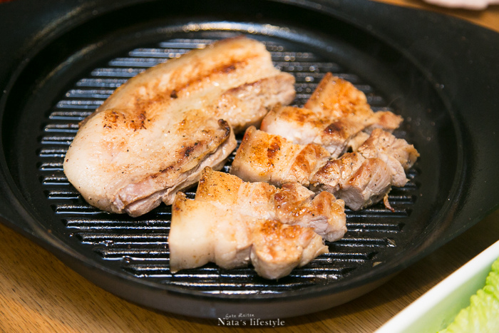 燒肉小訣竅 怎麼烤出最簡單卻超好吃的韓式鹽烤豬五花 韓國辣味噌沾醬比例 食譜做法分享 娜塔腹女生活