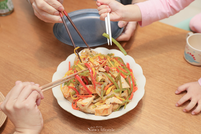 日本蒟蒻飯蒟蒻麵、鮪魚棒、番茄汁、韓國有調味海苔等日韓減醣食