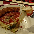 Deep Dish Pizza剖面圖