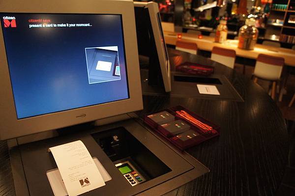自己check in hotel機 自己check in hotel機