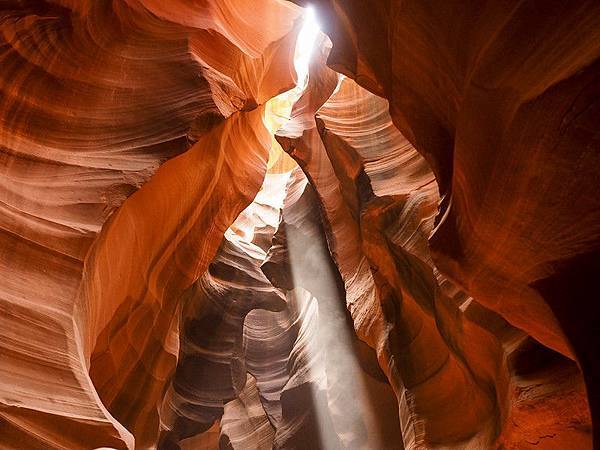 antelope-canyon-AZ-sunbeam-羚羊谷.jpg