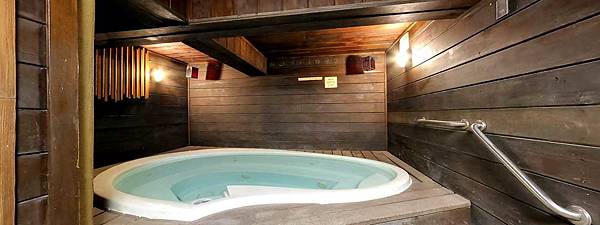 hotel-becket-indoor-hottub.jpg