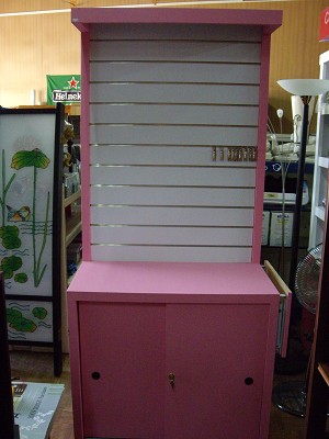 粉紅色展示櫃.JPG